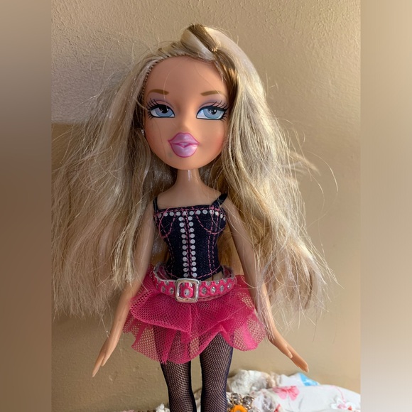 Birthday Bash Chloe Bratz doll 2001 - Picture 3 of 6